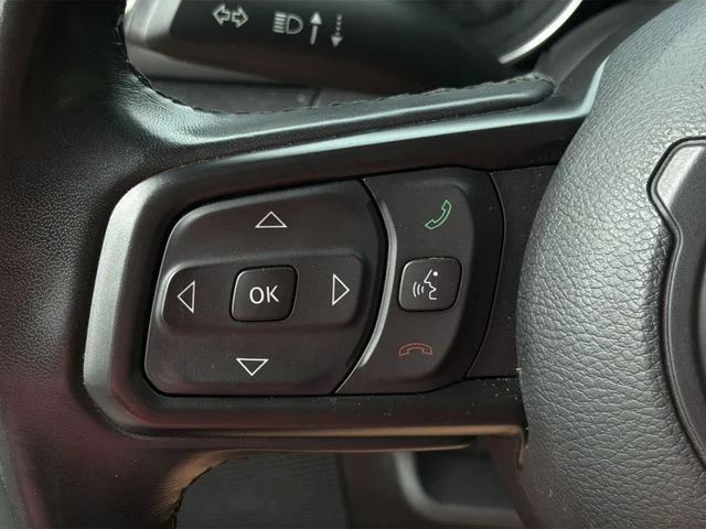 Used 2022 Red Jeep Sport image 30