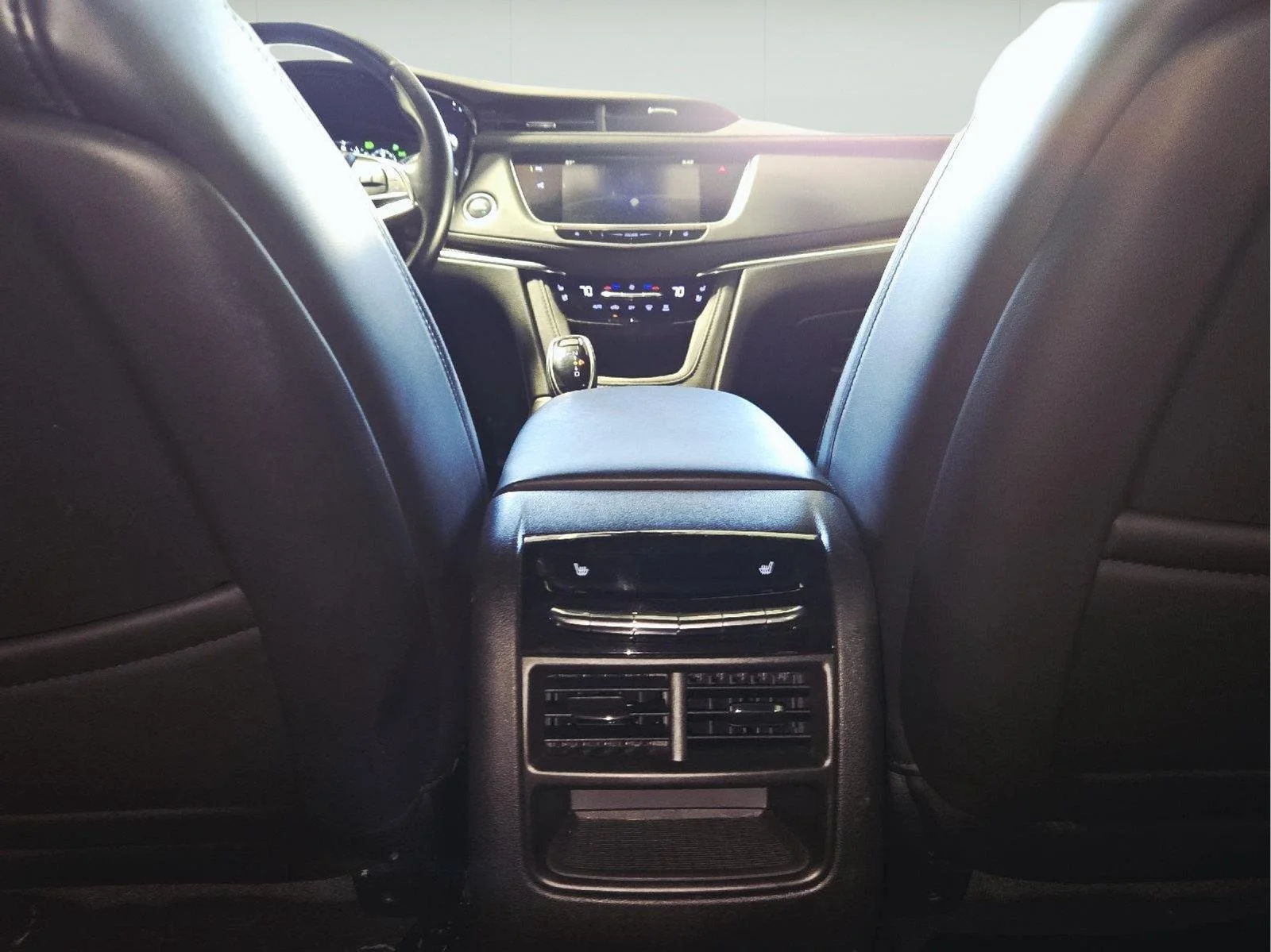 Used 2019 Bronze Dune Metallic Cadillac Platinum AWD image 47