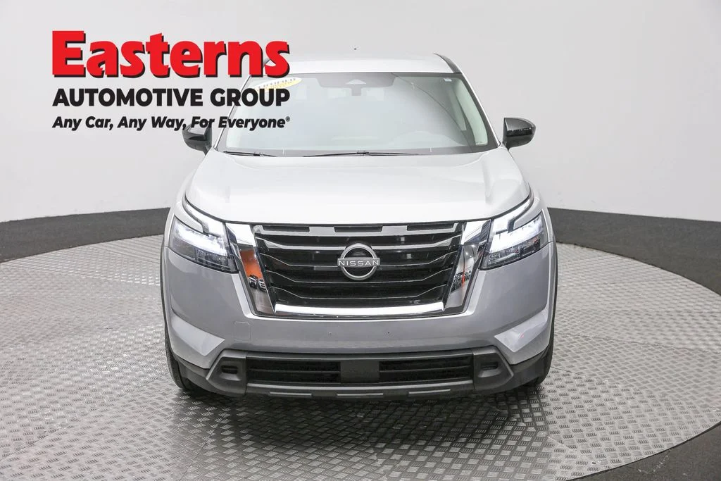 Used 2023 Silver Nissan S image 2