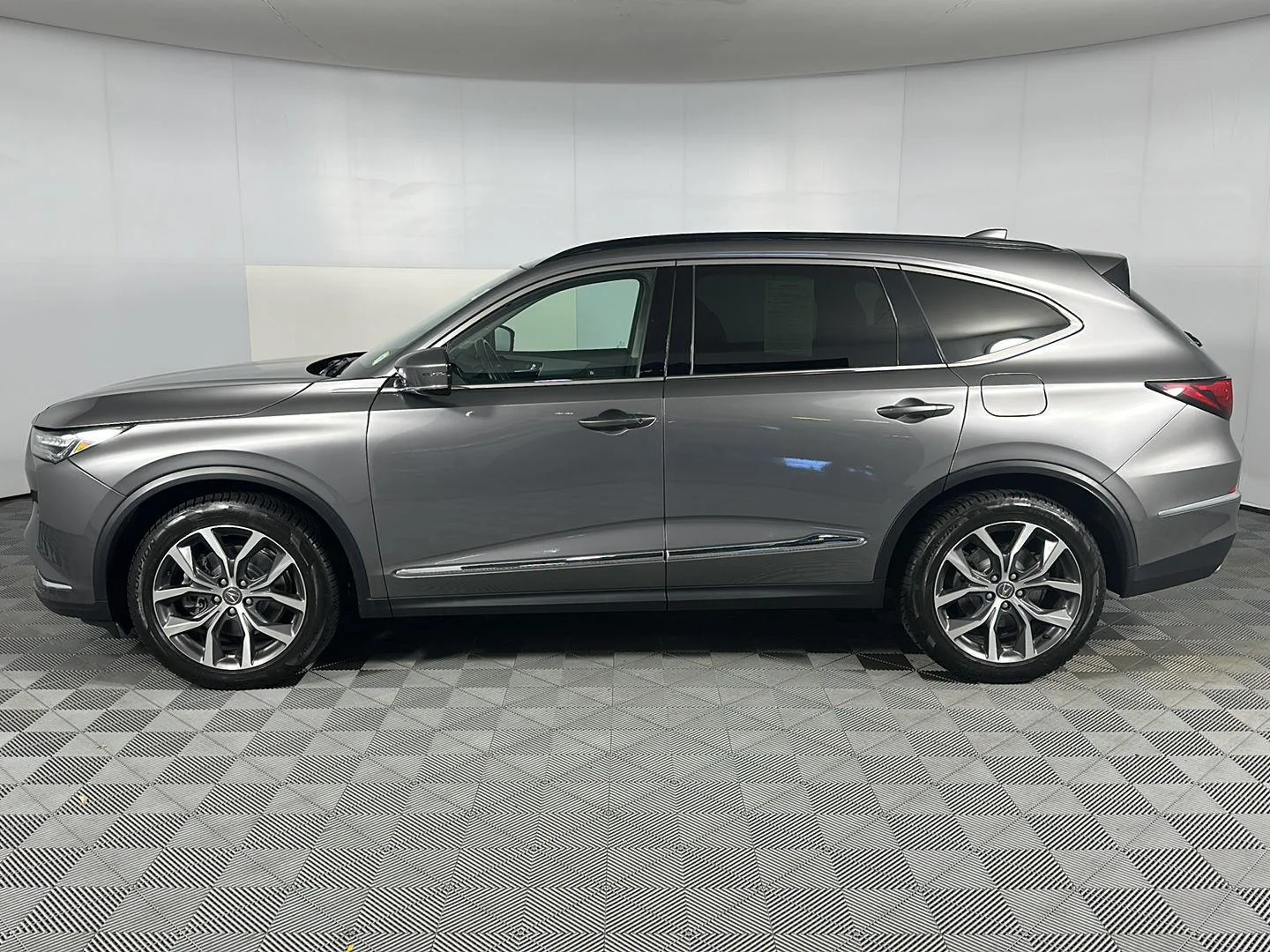 Used 2023 Liquid Carbon Metallic Acura SH-AWD w/Tech image 5
