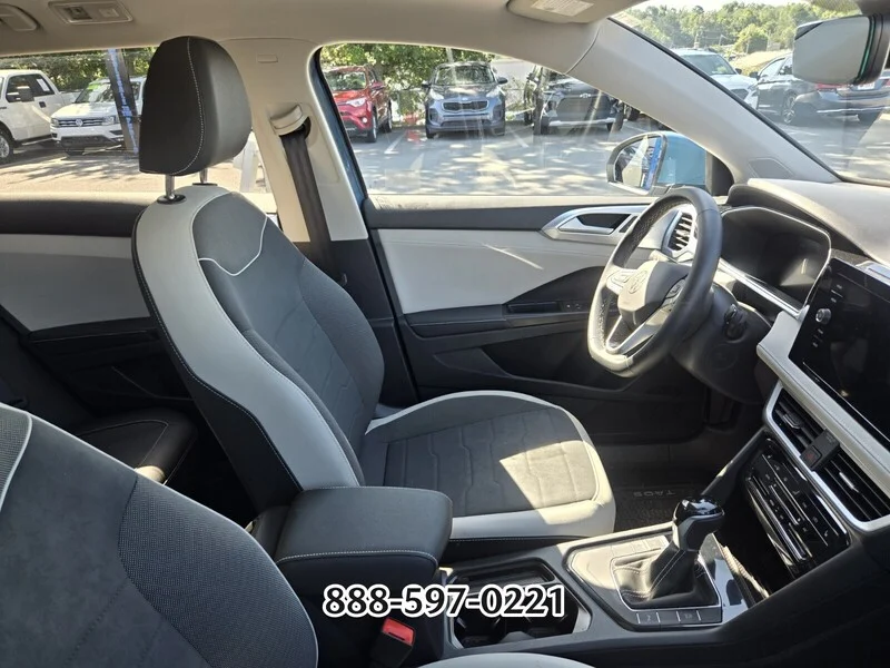 Used 2025  Volkswagen 1.5T SE image 9