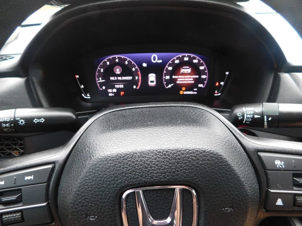 Used 2025 White Honda SE image 27