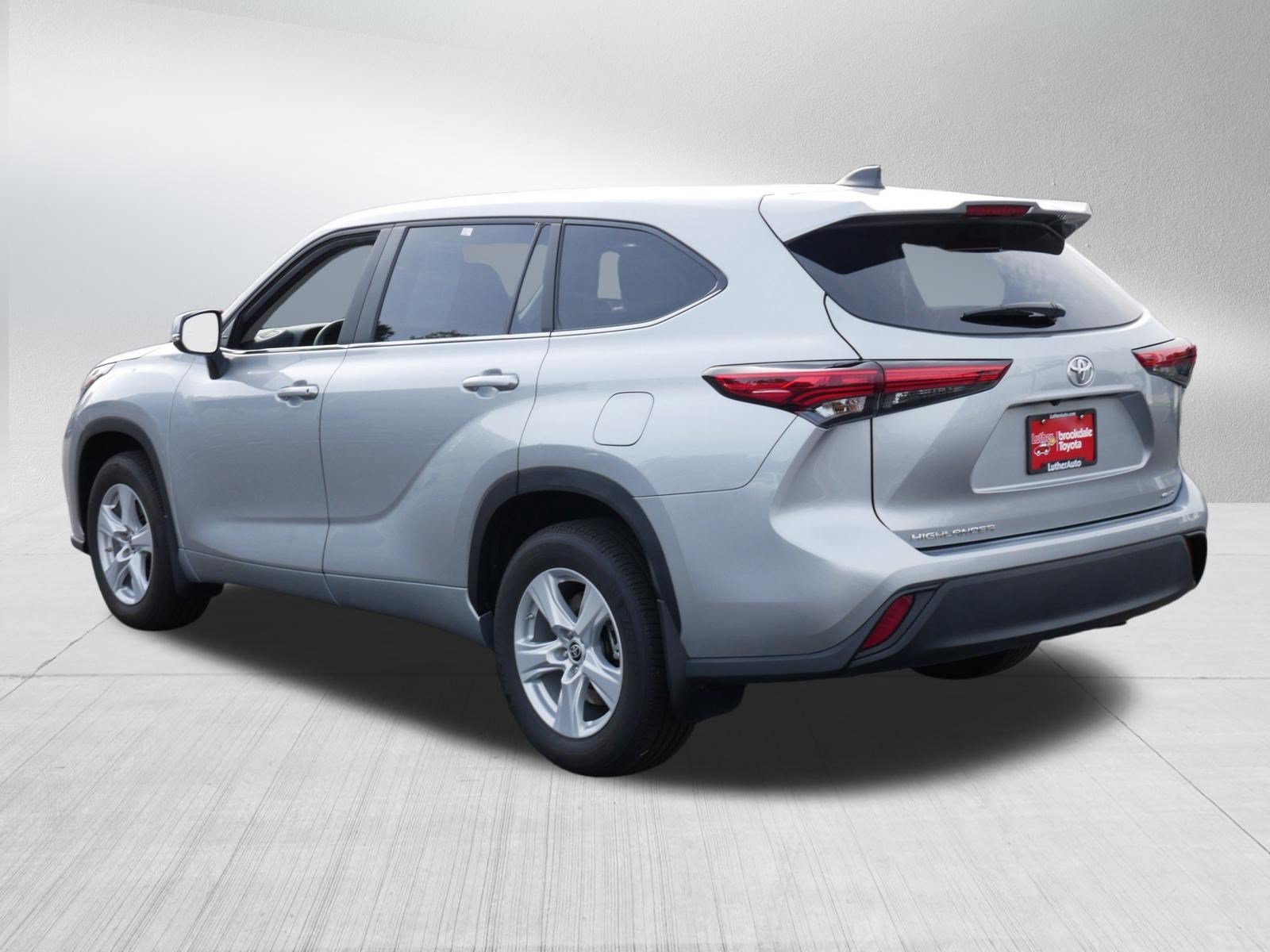 Used 2023 Celestial Silver Metallic Toyota L image 5