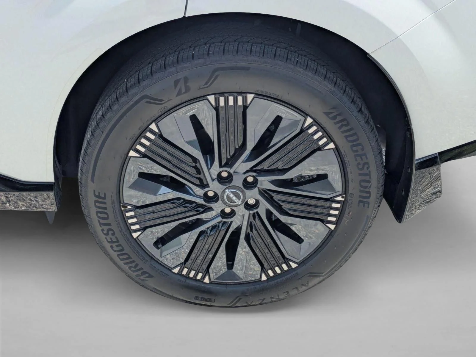 Used 2026 Everest White Pearl Tricoat/Super Black Nissan Platinum image 9