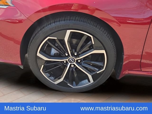 Used 2024 Scarlet Nissan 2.5 SR image 26