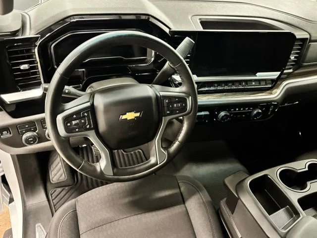 Used 2025 White Chevrolet LT image 15
