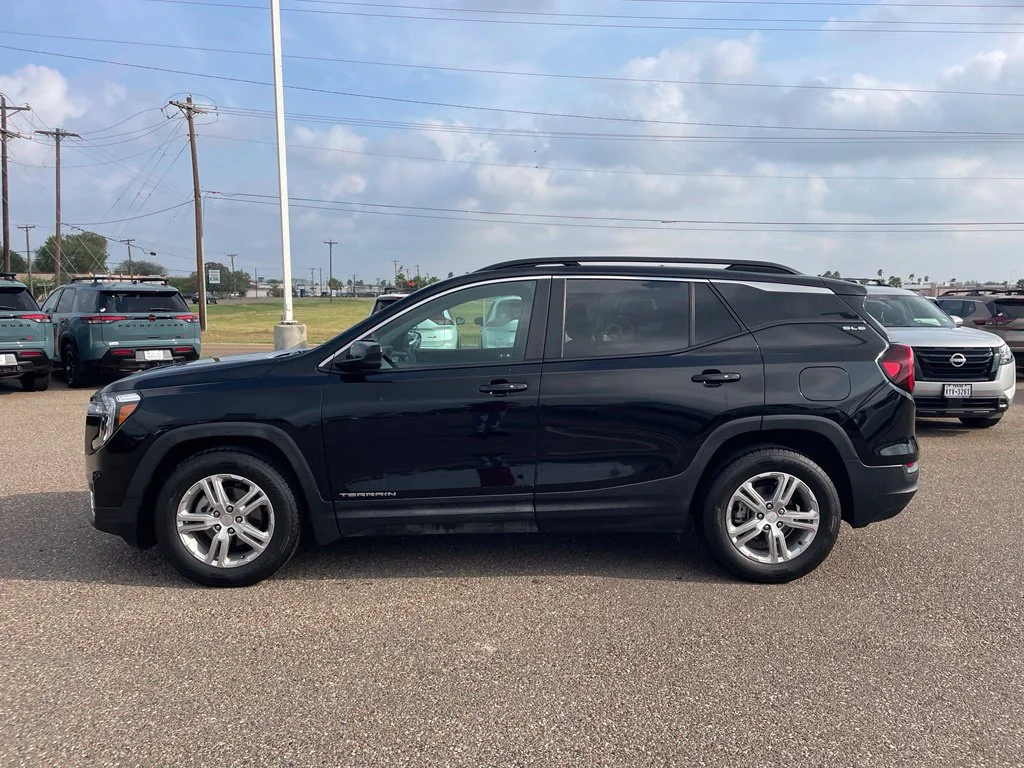Used 2022 Black GMC SLE image 4
