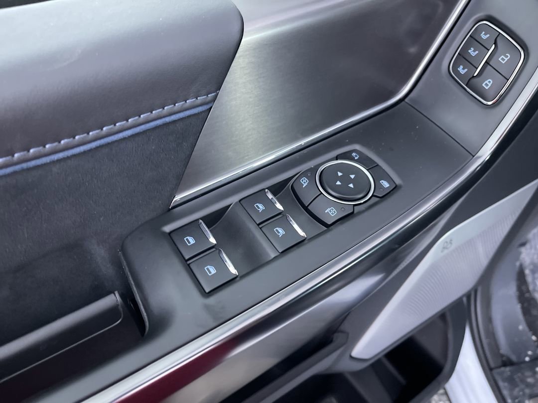 2025 Ford F-150 Platinum - Photo 14