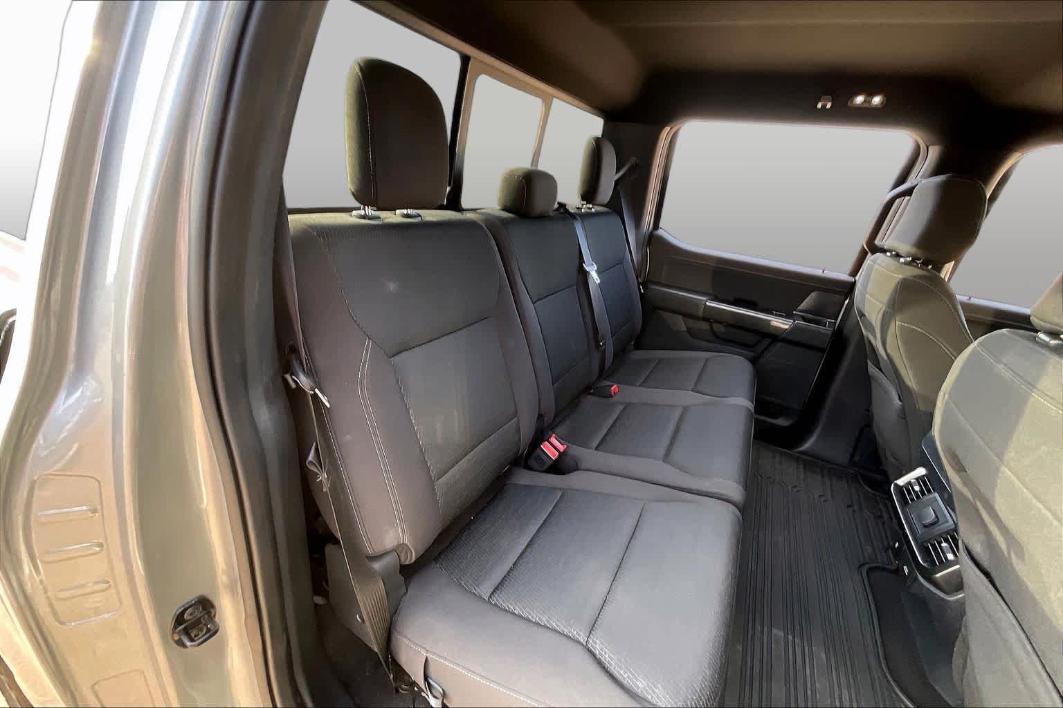 Used 2023 Iconic Silver Ford XLT image 18