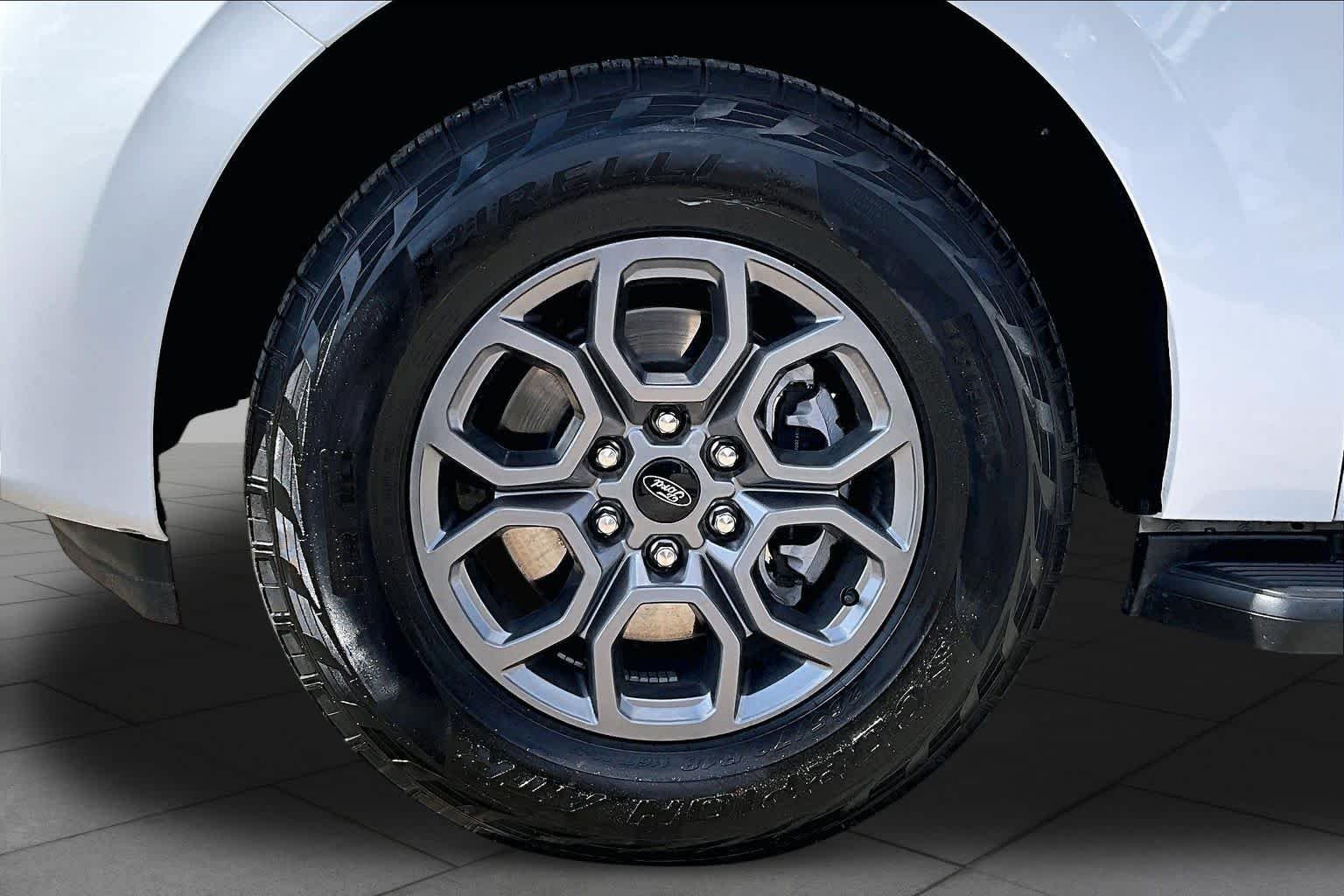Used 2025 Oxford White Ford Active image 10