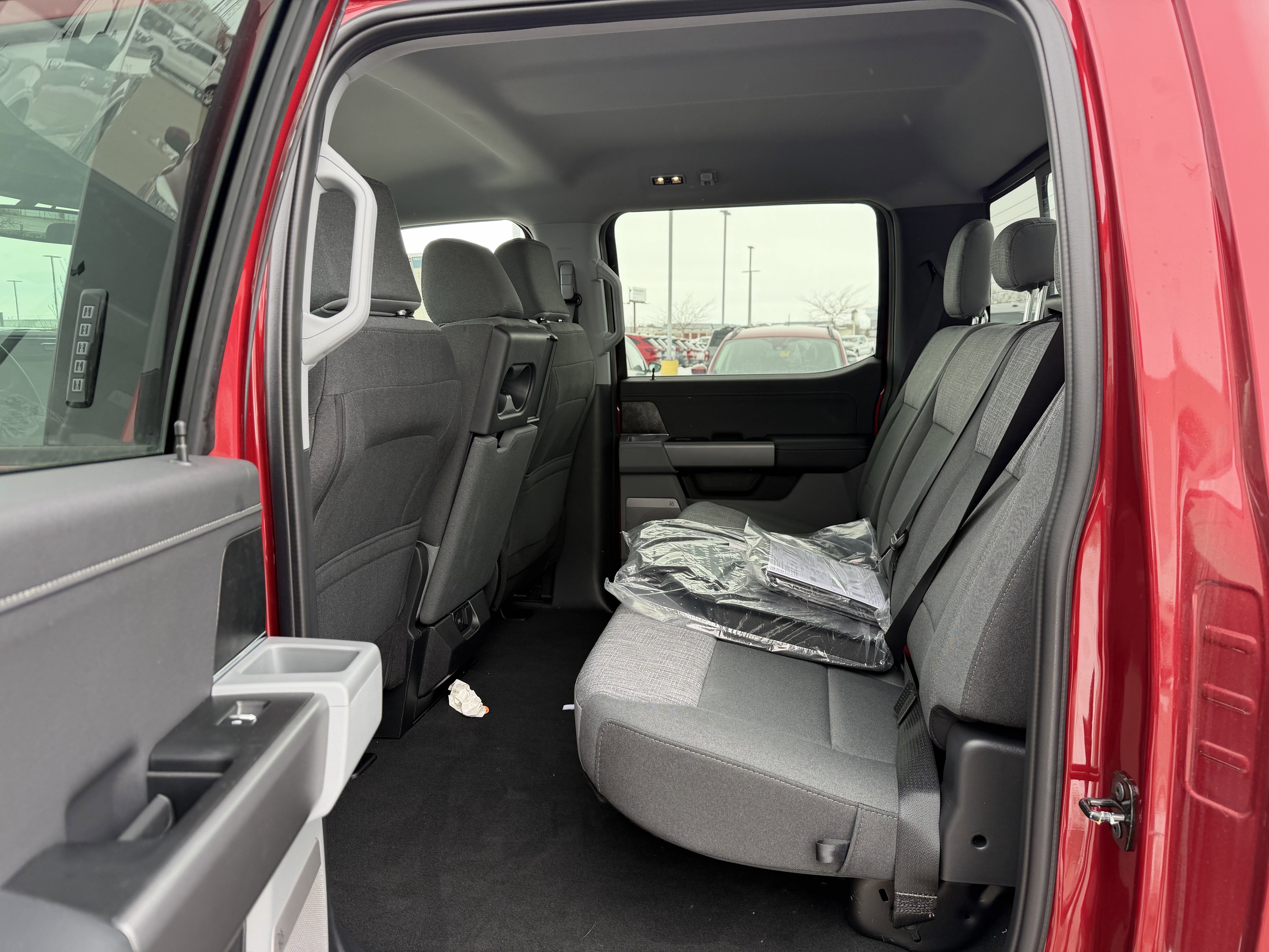 2026 Ford F-350 Super Duty XLT - Photo 6