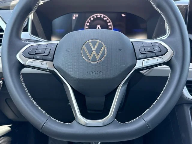 New 2026 Deep Black Pearl Volkswagen 1.5T SE image 28