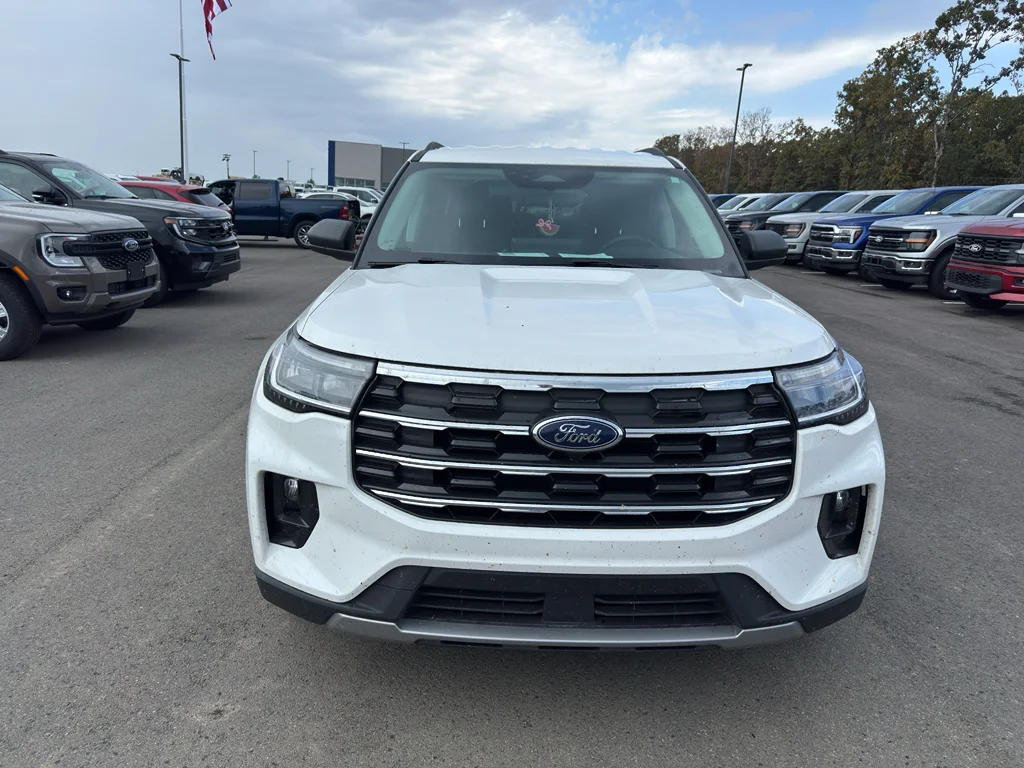 Certified Used 2025 Star White Ford Active image 2