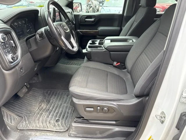 Used 2022 White GMC Elevation image 10