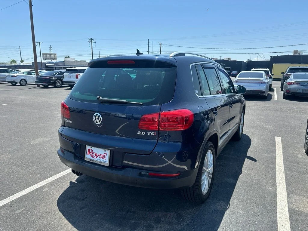 Used 2015 Blue Volkswagen SE image 4