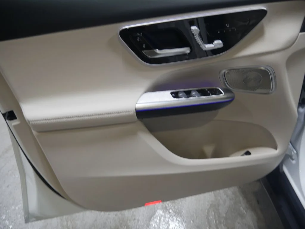 New 2026 Polar White Mercedes-Benz GLC 300 image 16