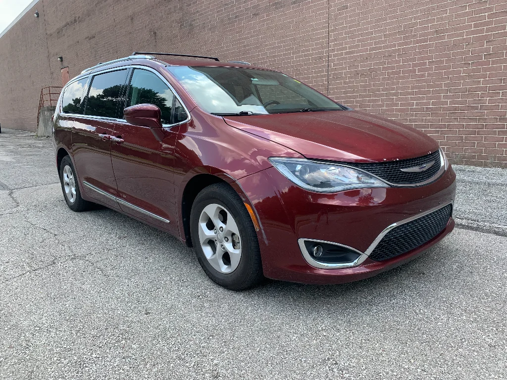 Used 2017 Velvet Red Pearlcoat Chrysler Touring-L Plus image 7