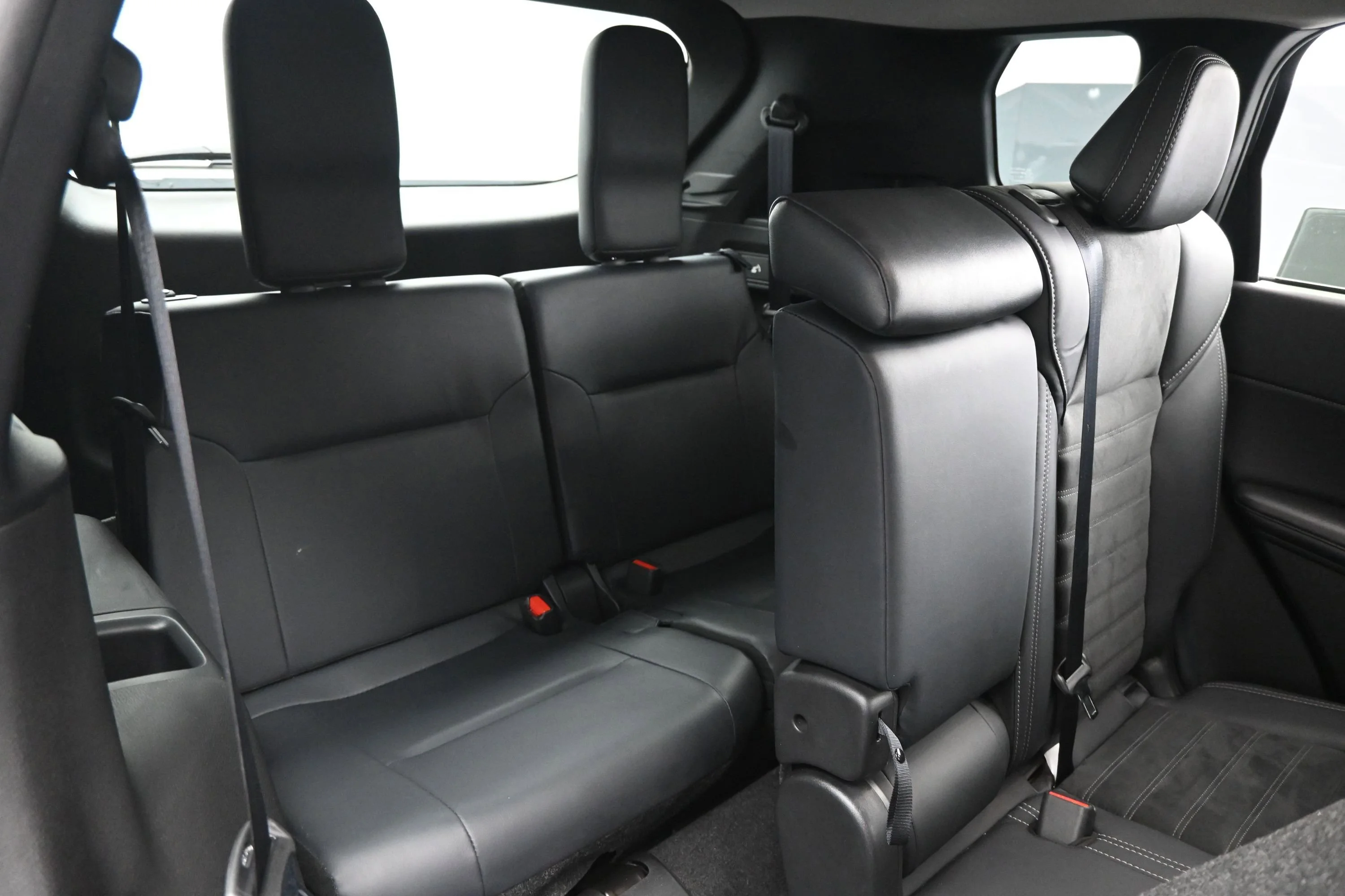 Used 2025  Mitsubishi  image 14