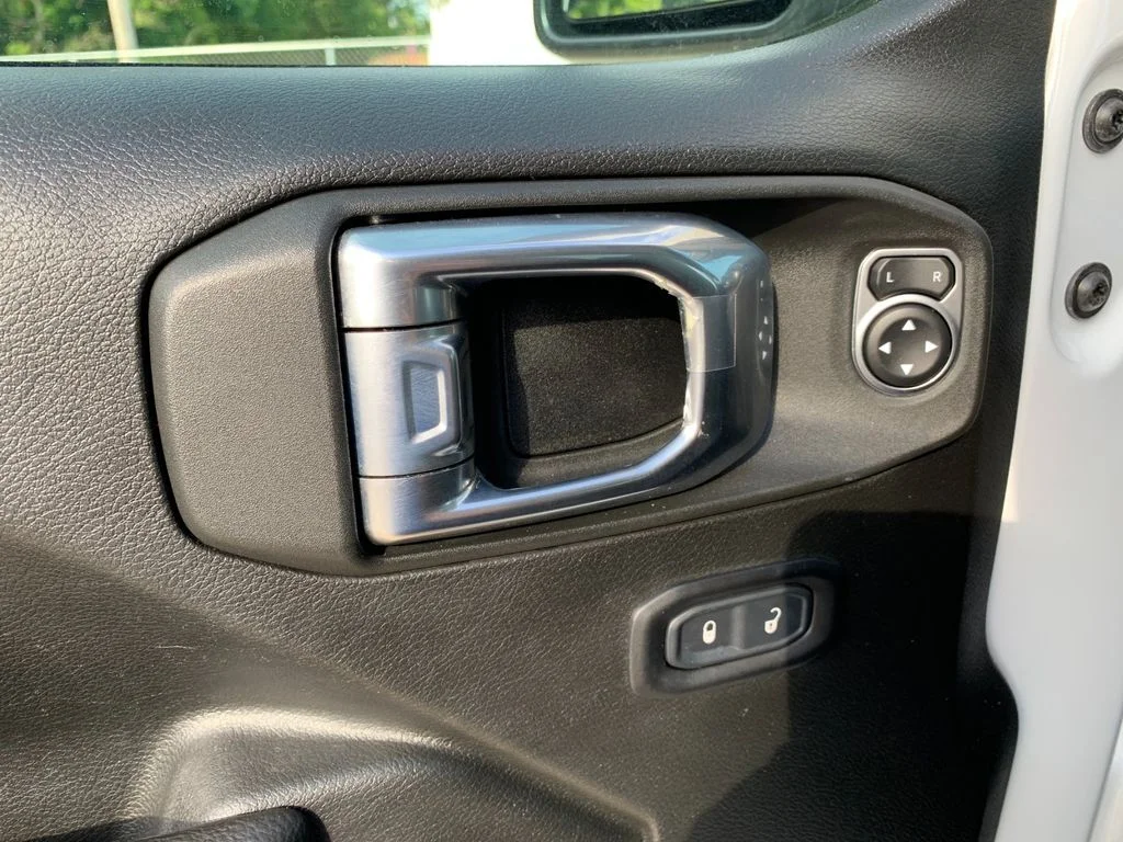 Used 2022 White Jeep Sport S image 13