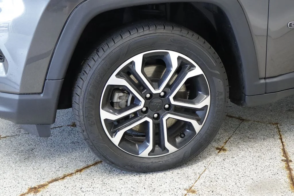 Used 2023 Gray Jeep Limited image 15