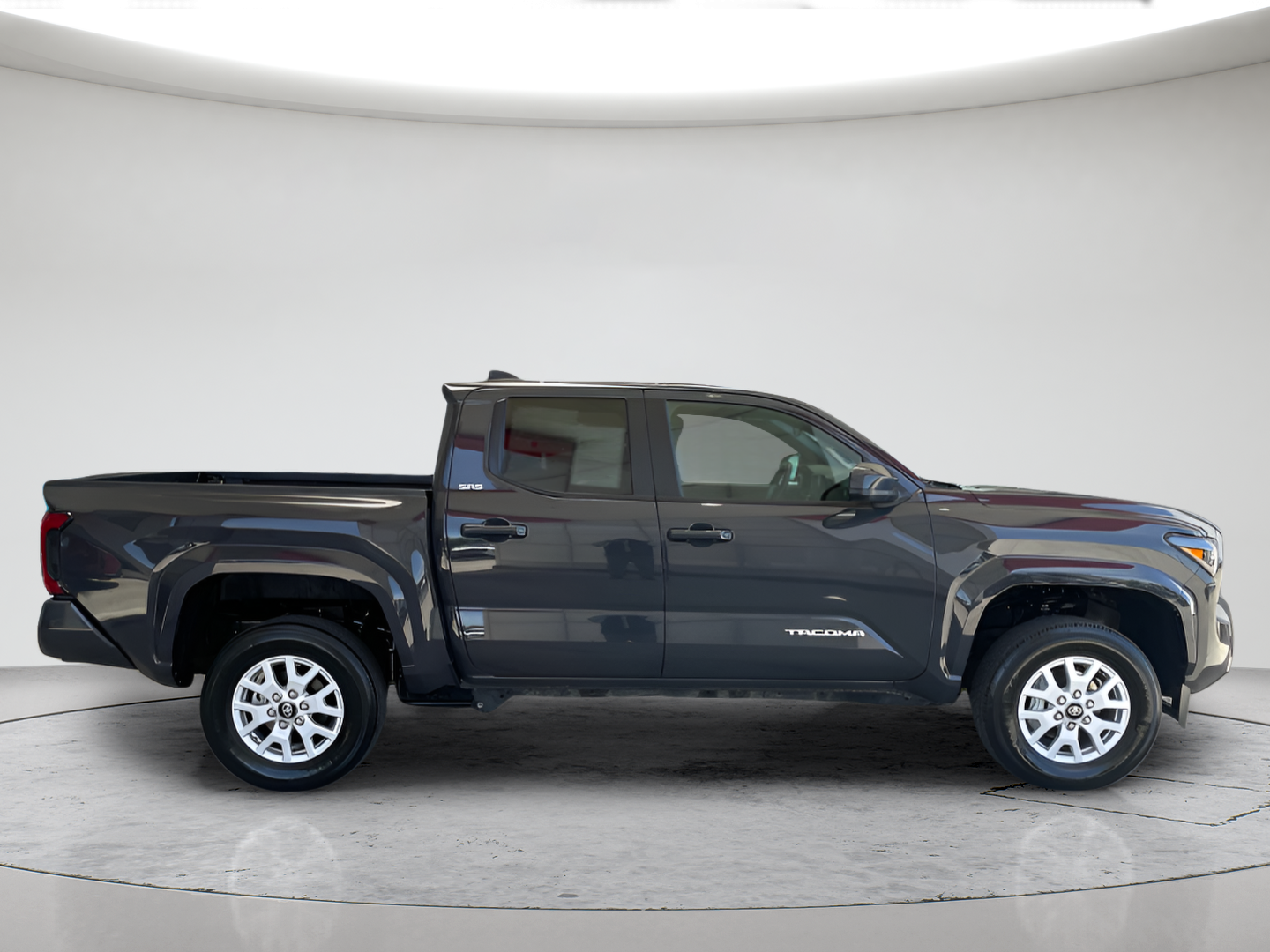 Certified Used 2024  Toyota SR5 image 2