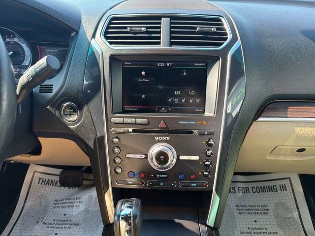 Used 2016 Bronze Ford Limited image 24