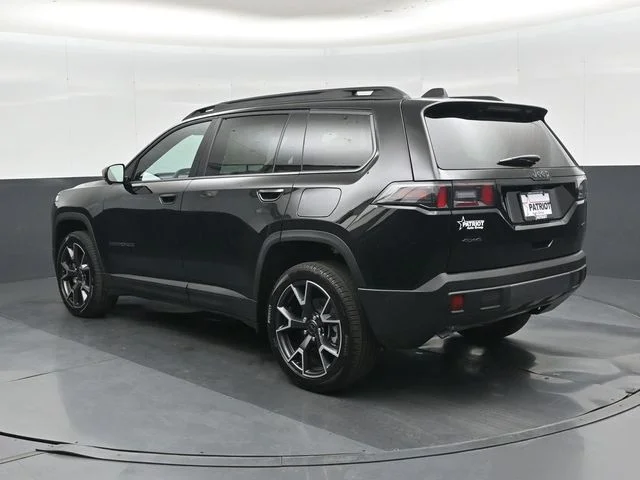 New 2026 Diamond Black Crystal Pearl-Coat Exterior Paint Jeep Overland image 7