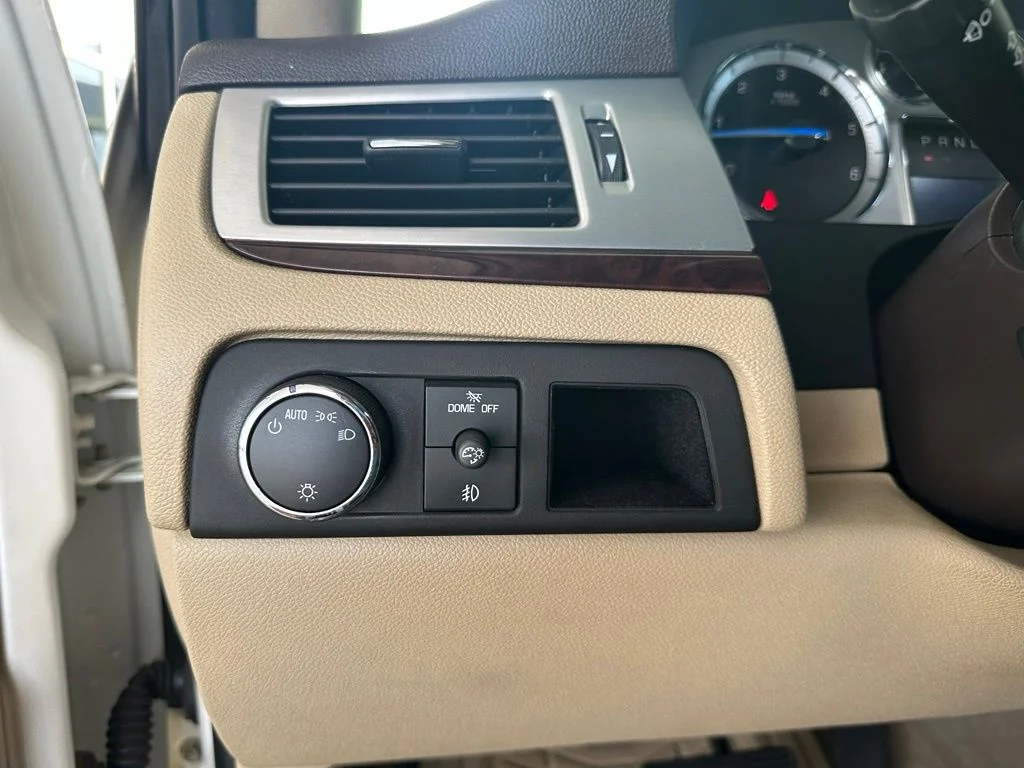 Used 2011 White Cadillac Premium image 15