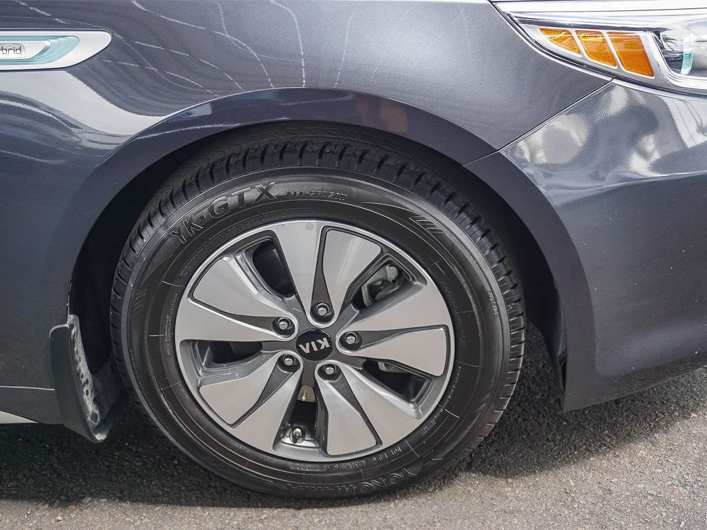 Used 2017 Gray Kia Base image 10