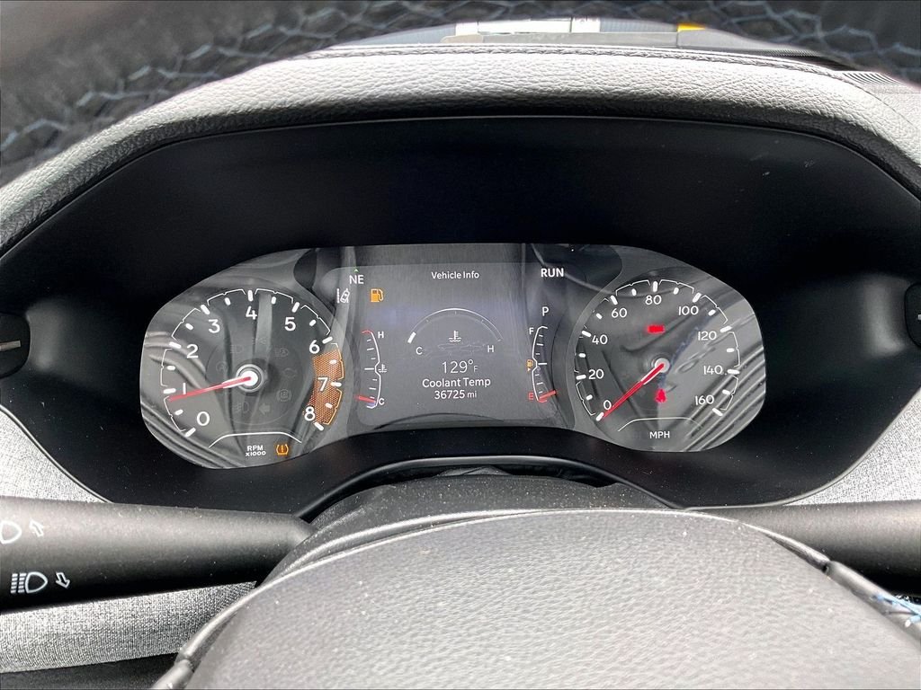 Used 2022 Silver Jeep Latitude image 8