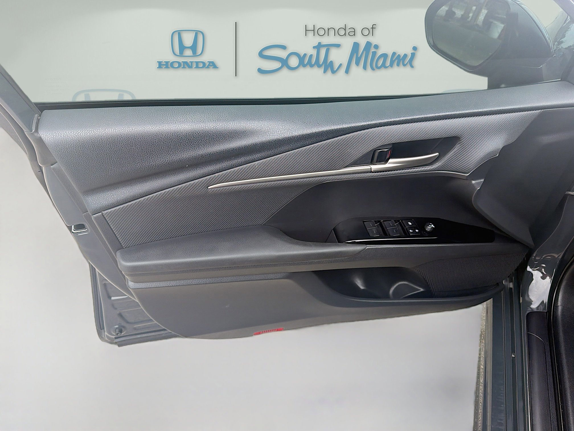 Used 2025 Underground Toyota SE image 19