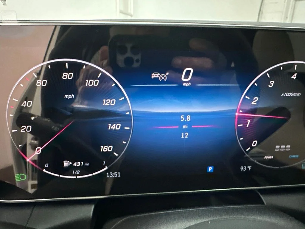New 2027 White Mercedes-Benz GLC 300 image 15