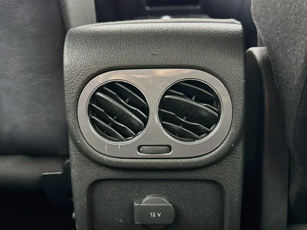 Used 2018 Blue Volkswagen 2.0T image 29