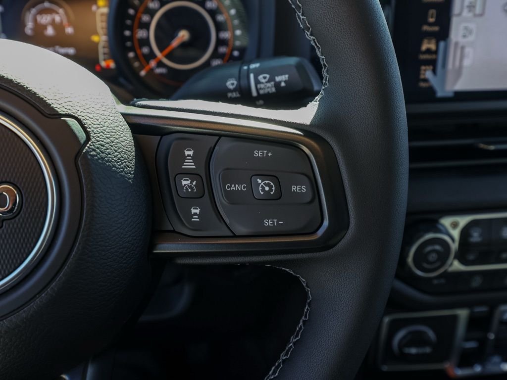 New 2026 Bright White Clear-Coat Exterior Paint Jeep Sport S image 25