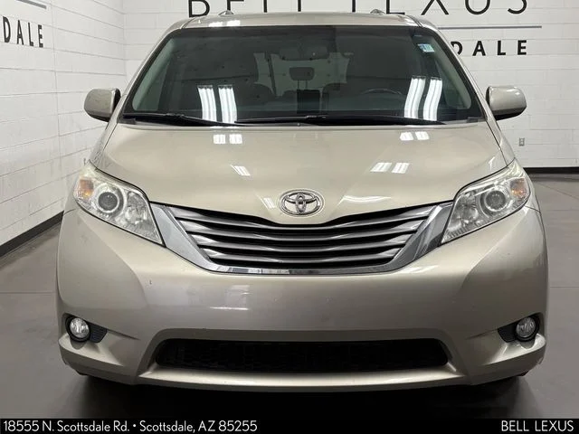 Used 2017  Toyota XLE image 6