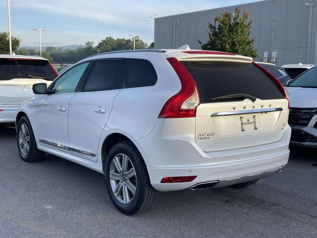 Used 2017 Crystal White Pearl Metallic Volvo Inscription image 3