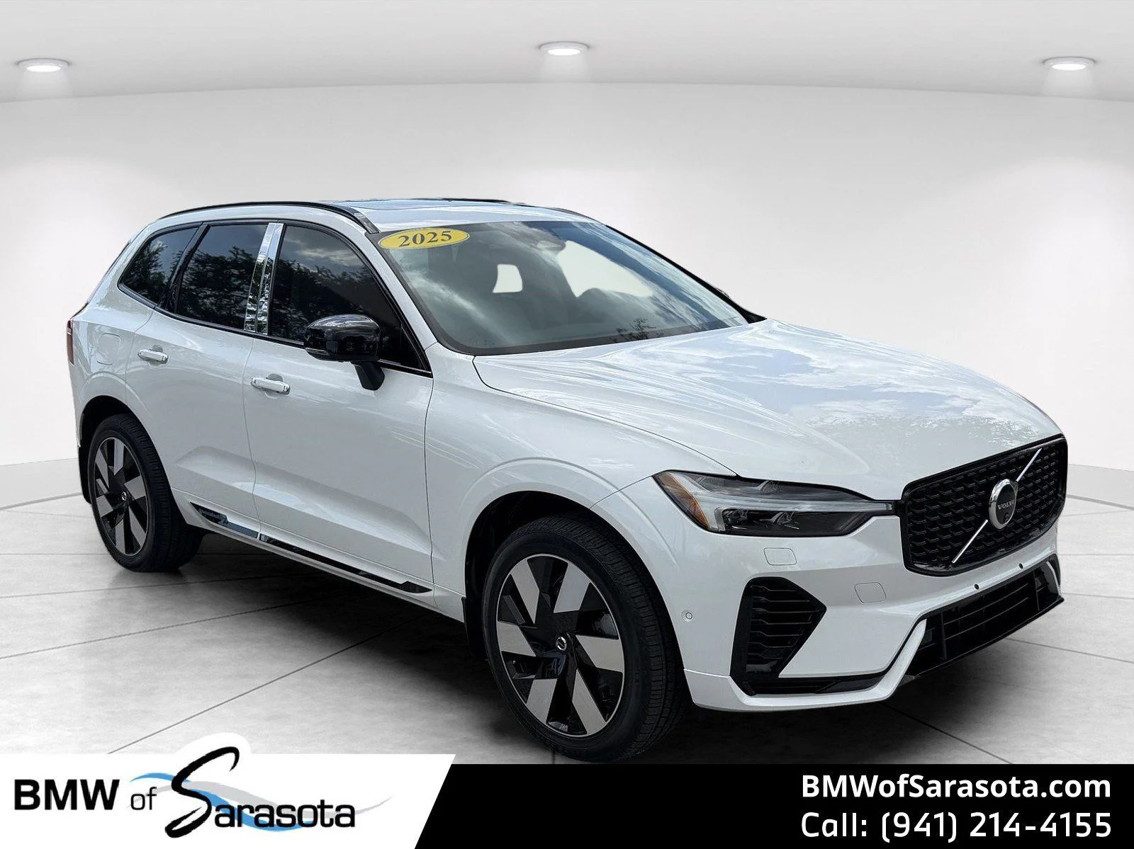 2025 Volvo XC60 T8 Plus Dark AWD's photo