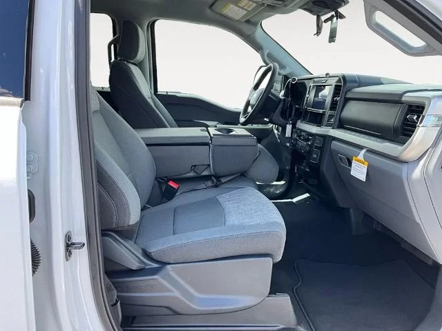 New 2026 Oxford White Ford F-250® XLT image 30