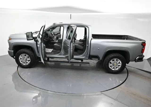 Used 2025 Sterling Gray Metallic Chevrolet High Country image 41