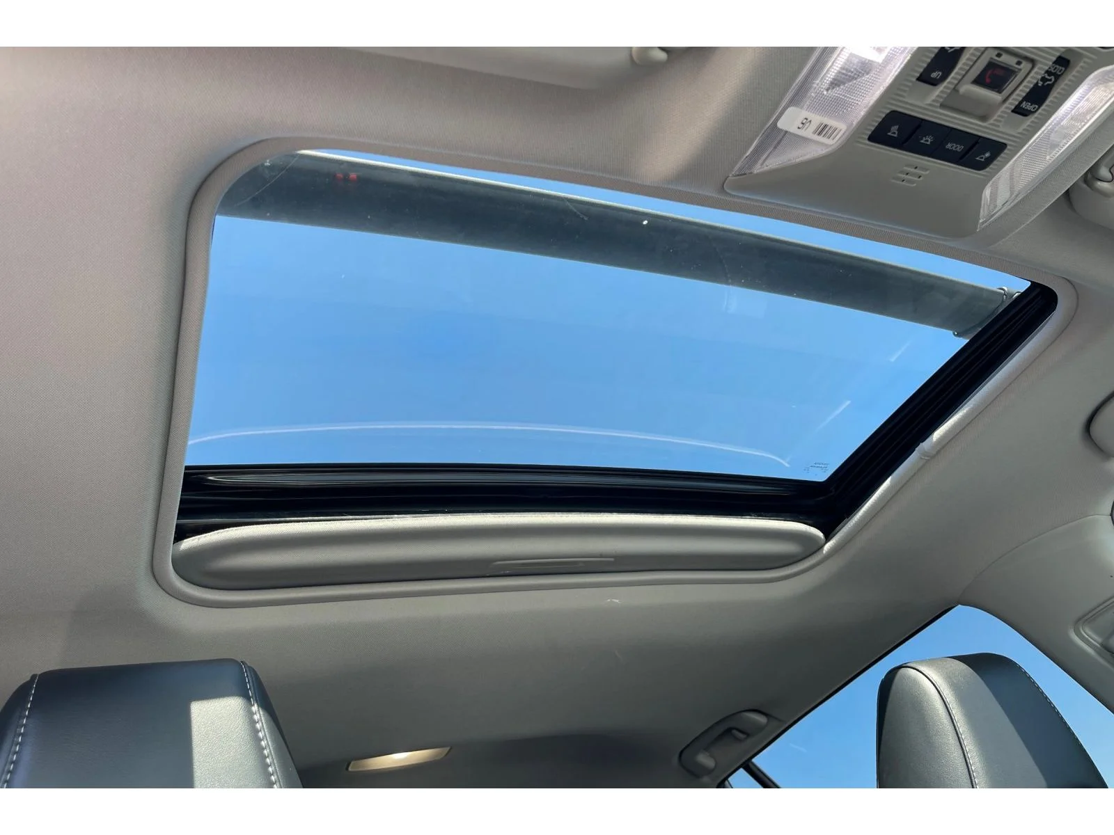 Used 2022 Lunar Rock Toyota XLE Premium image 21