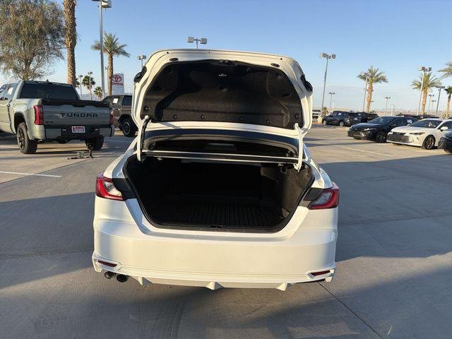 Certified Used 2025 WIND CHILL PEARL Toyota  image 31