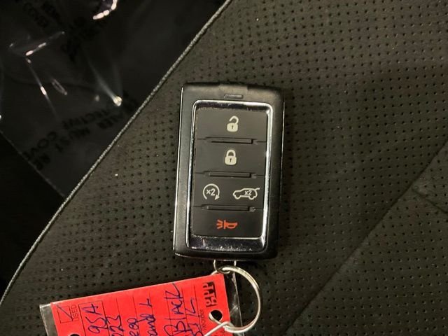 Used 2023 Black Jeep Altitude image 28