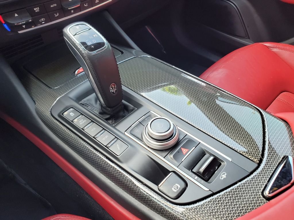 Used 2019 White Maserati Base image 31