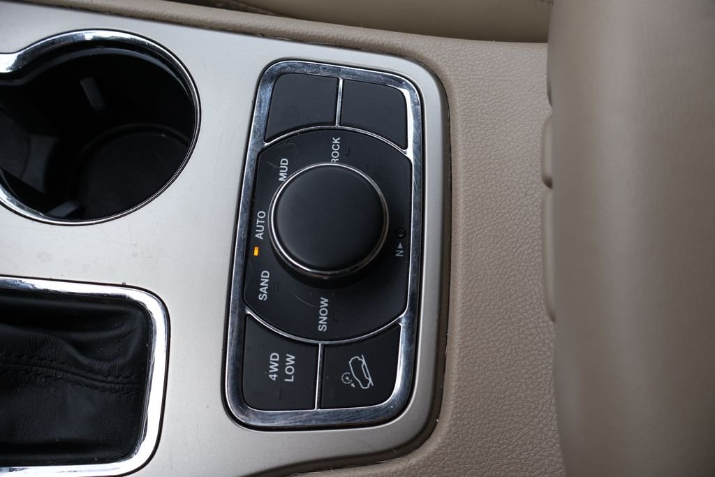 Used 2017 White Jeep Limited image 29