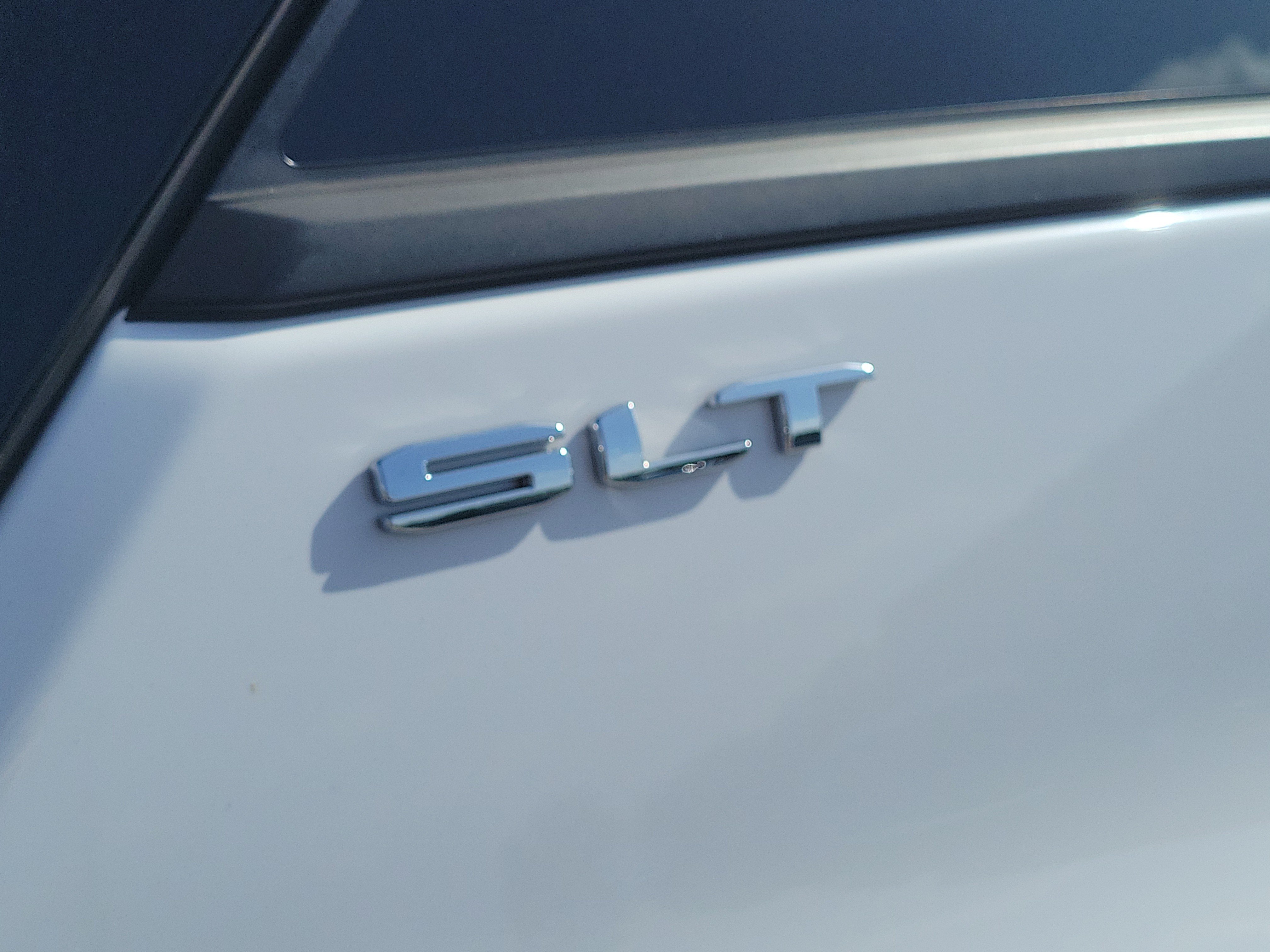 Certified Used 2024 Summit White GMC SLT image 7