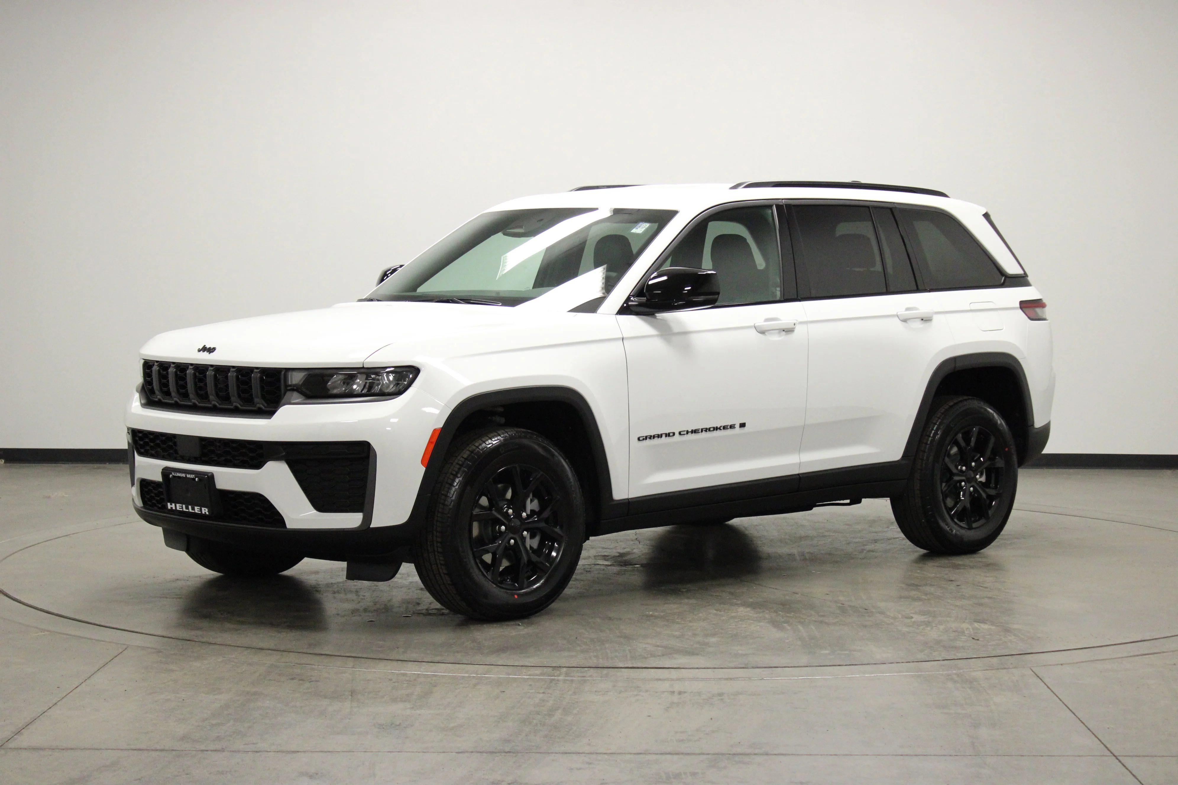 New 2026 Bright White Clearcoat Jeep Laredo Altitude image 4