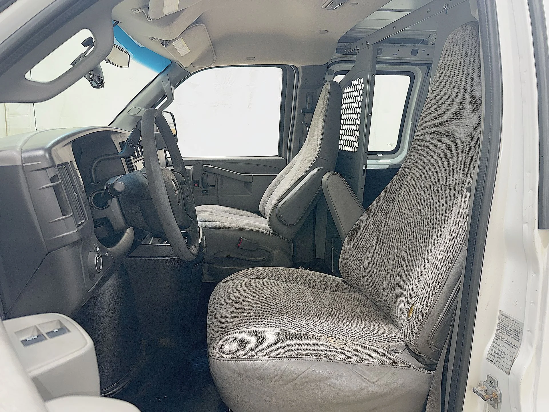 Used 2016 SUMMIT WHITE GMC Work Van image 16