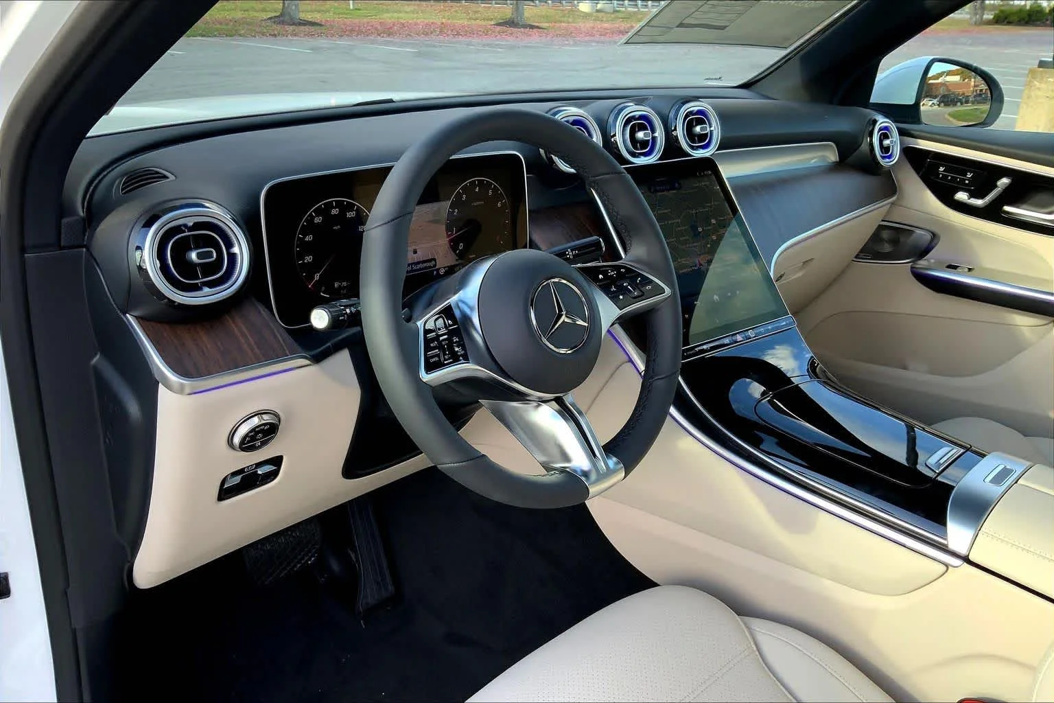 Certified Used 2026 Polar White Mercedes-Benz GLC 300 image 9