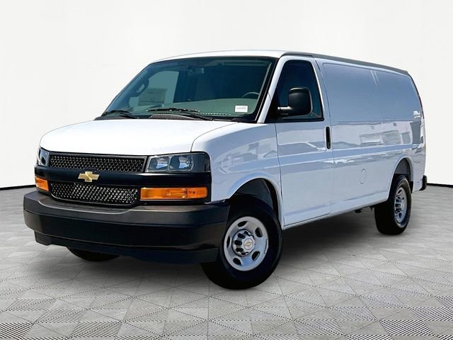 New 2026 Summit White Chevrolet WT image 3