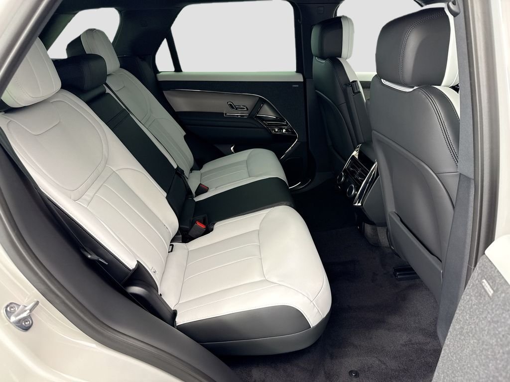 New 2026 Borasco Grey Land Rover Dynamic SE image 21
